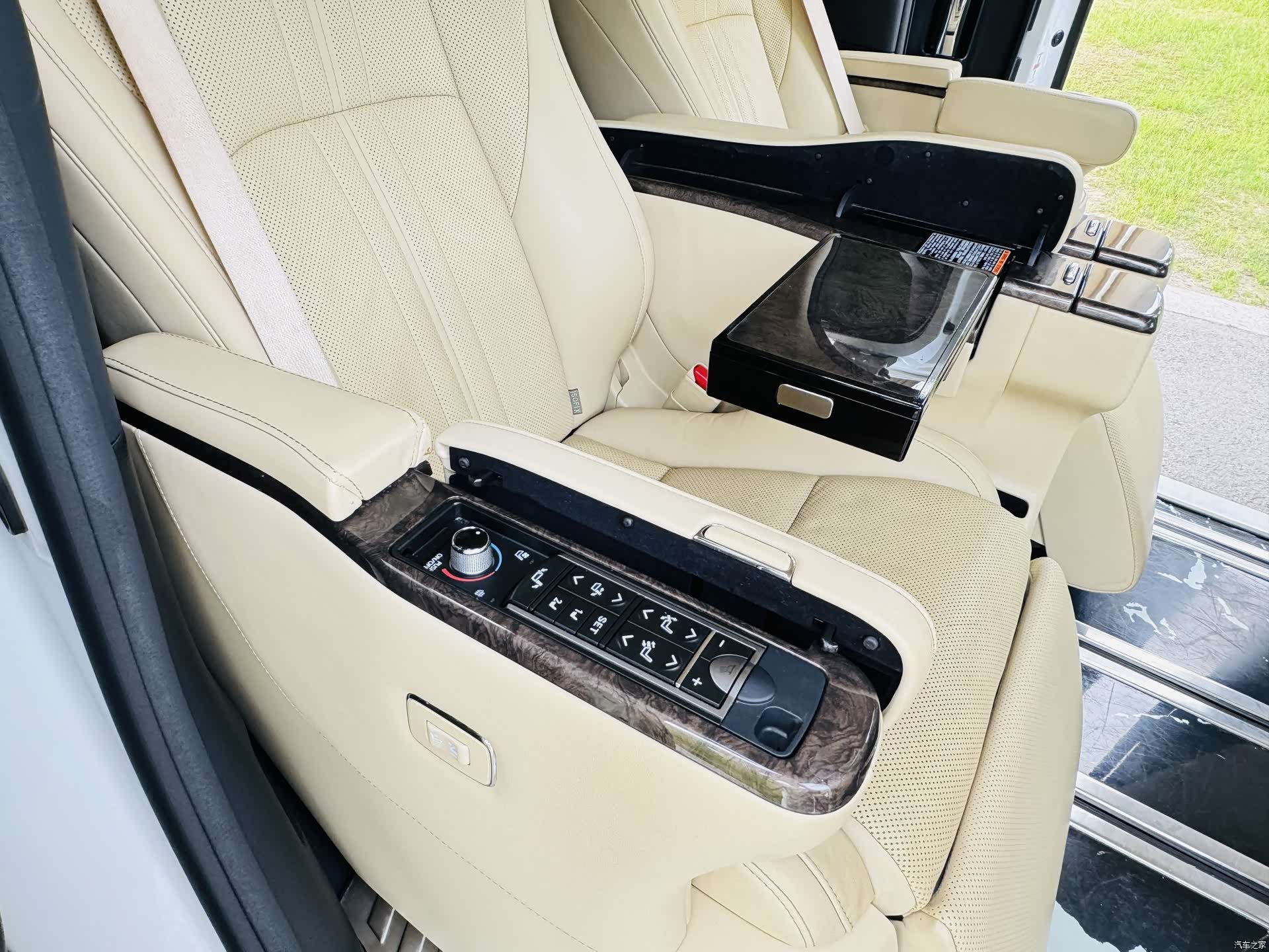 Toyota Alphard, 2019 15