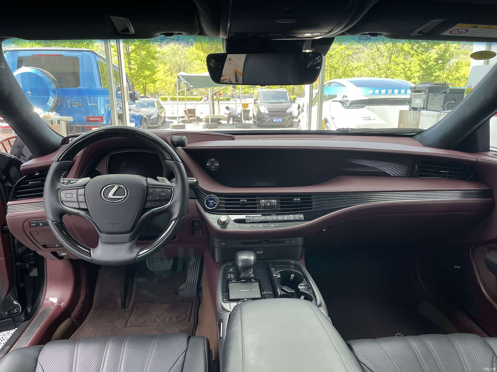 Lexus LS, 2018 9