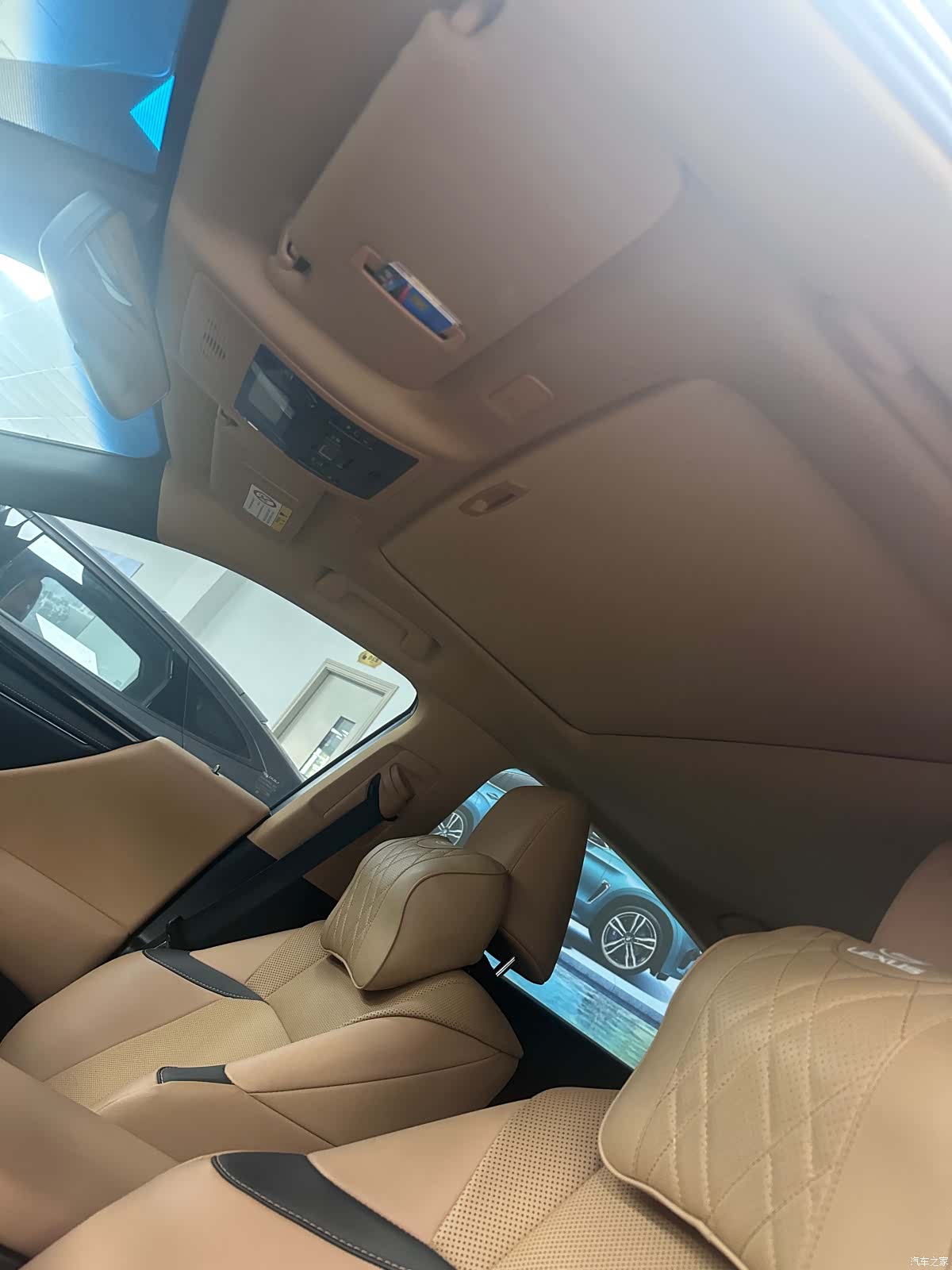 Lexus ES, 2022 13