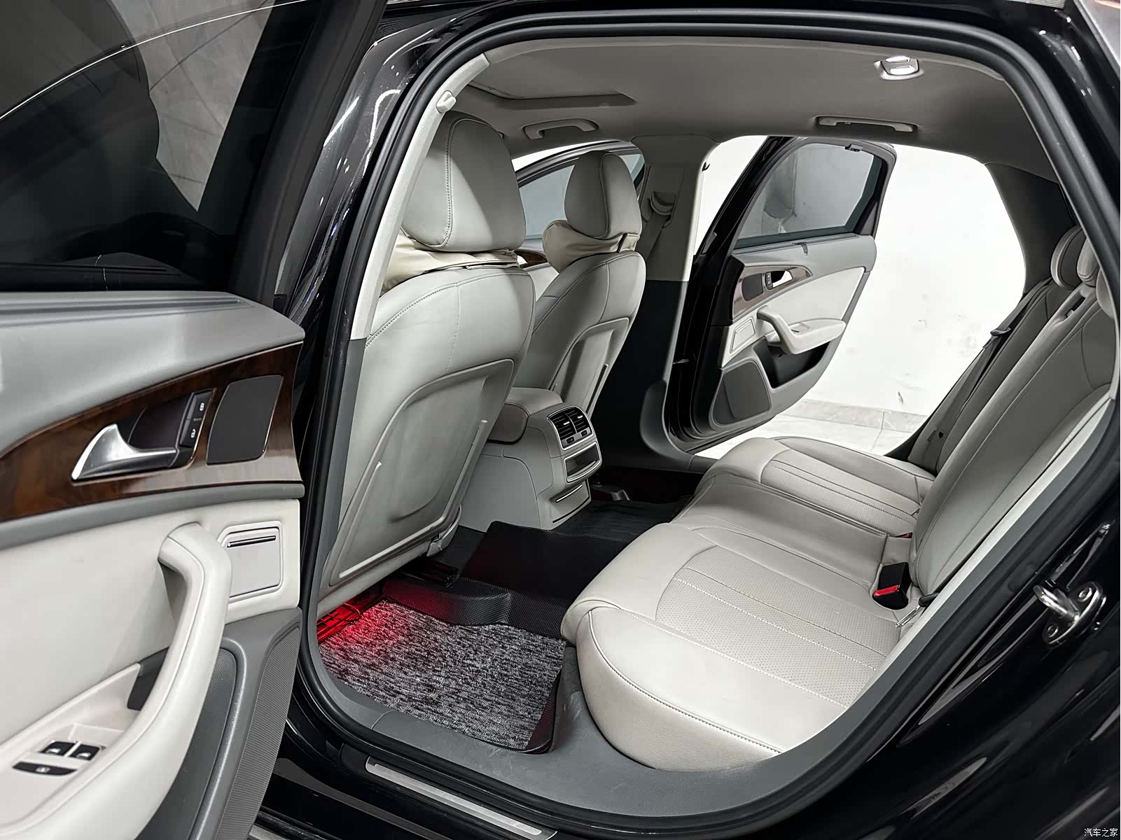 Audi A6L, 2014 11