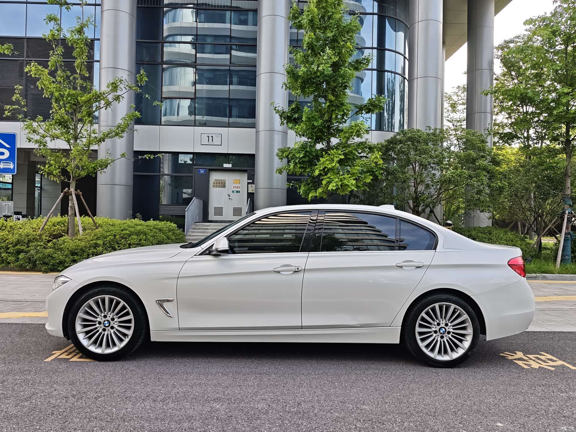 BMW 3 Series, 2018 все фото