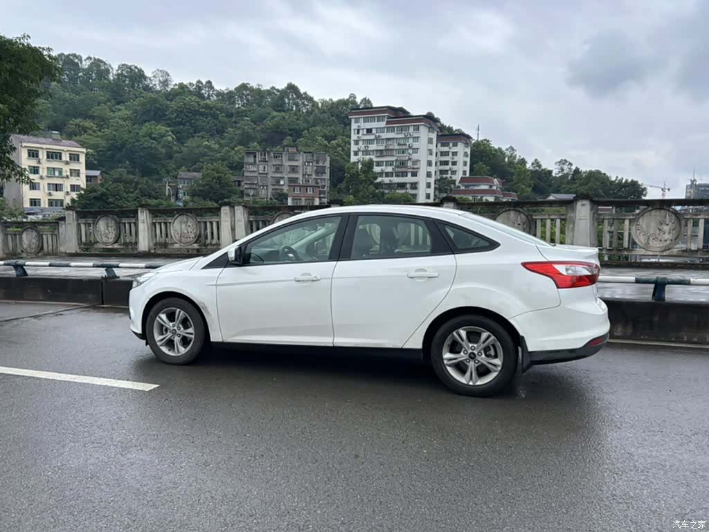 Ford Focus, 2014 12