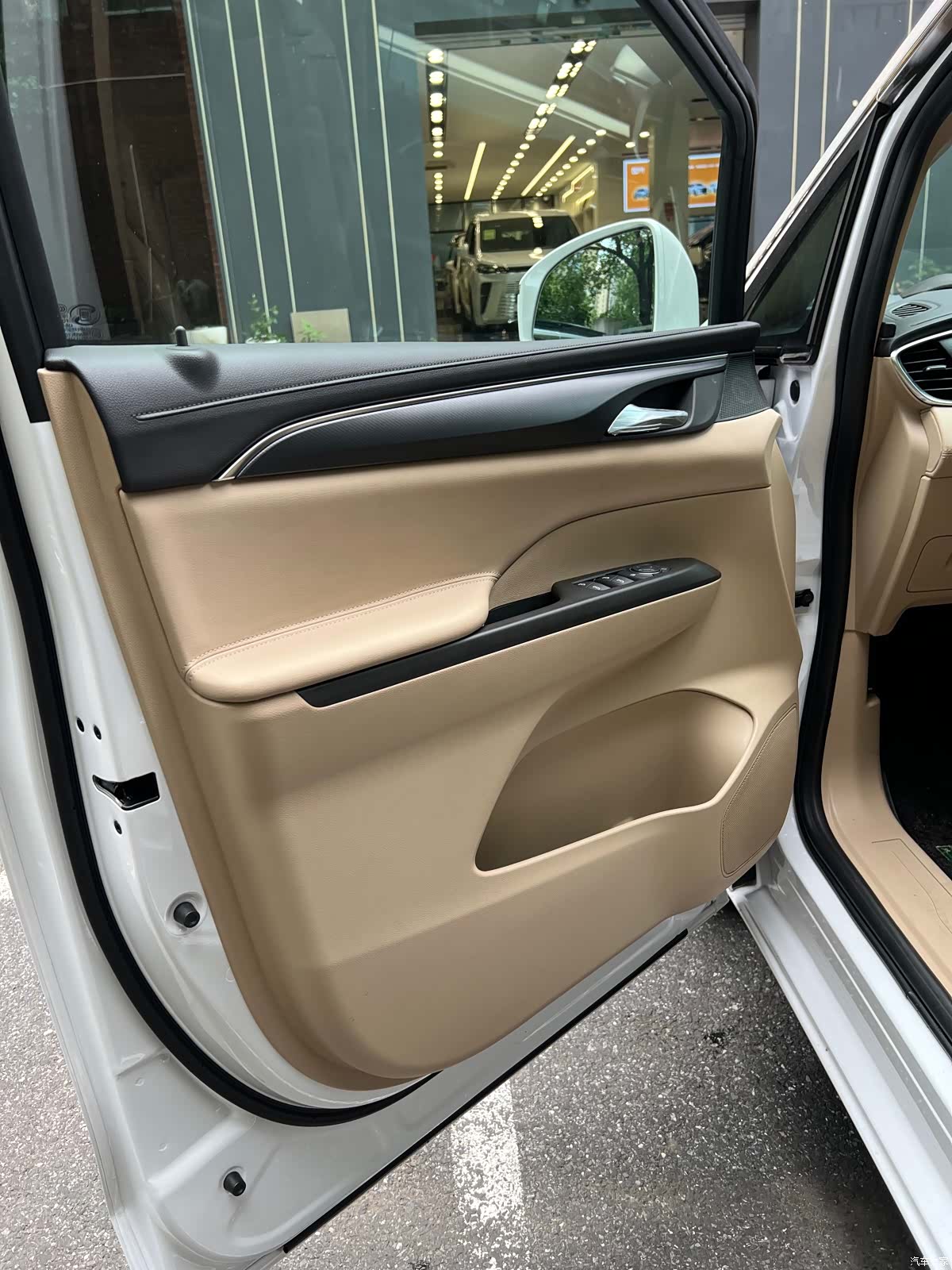 Buick GL8, 2025 4