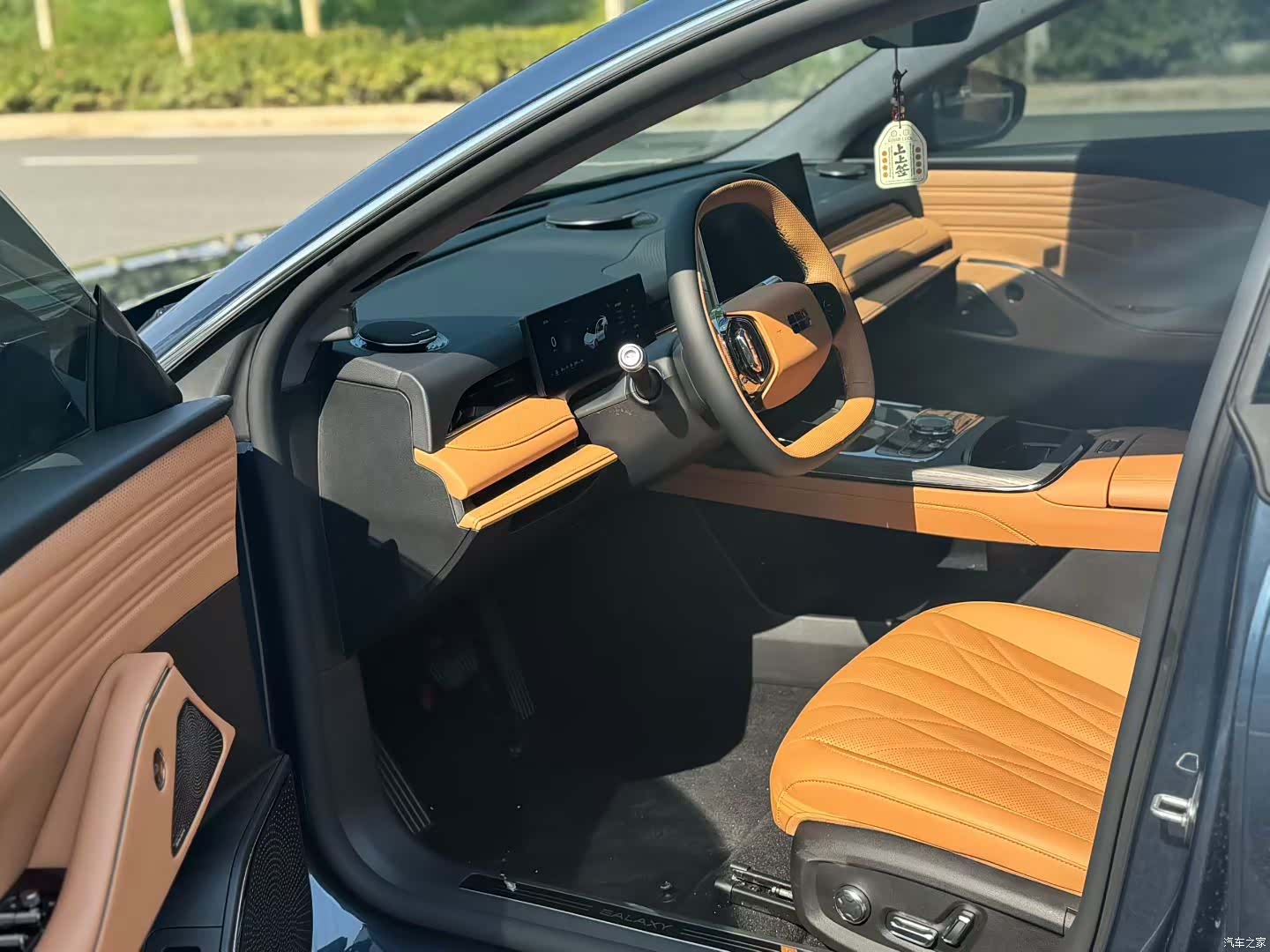 Geely 8, 2025 4