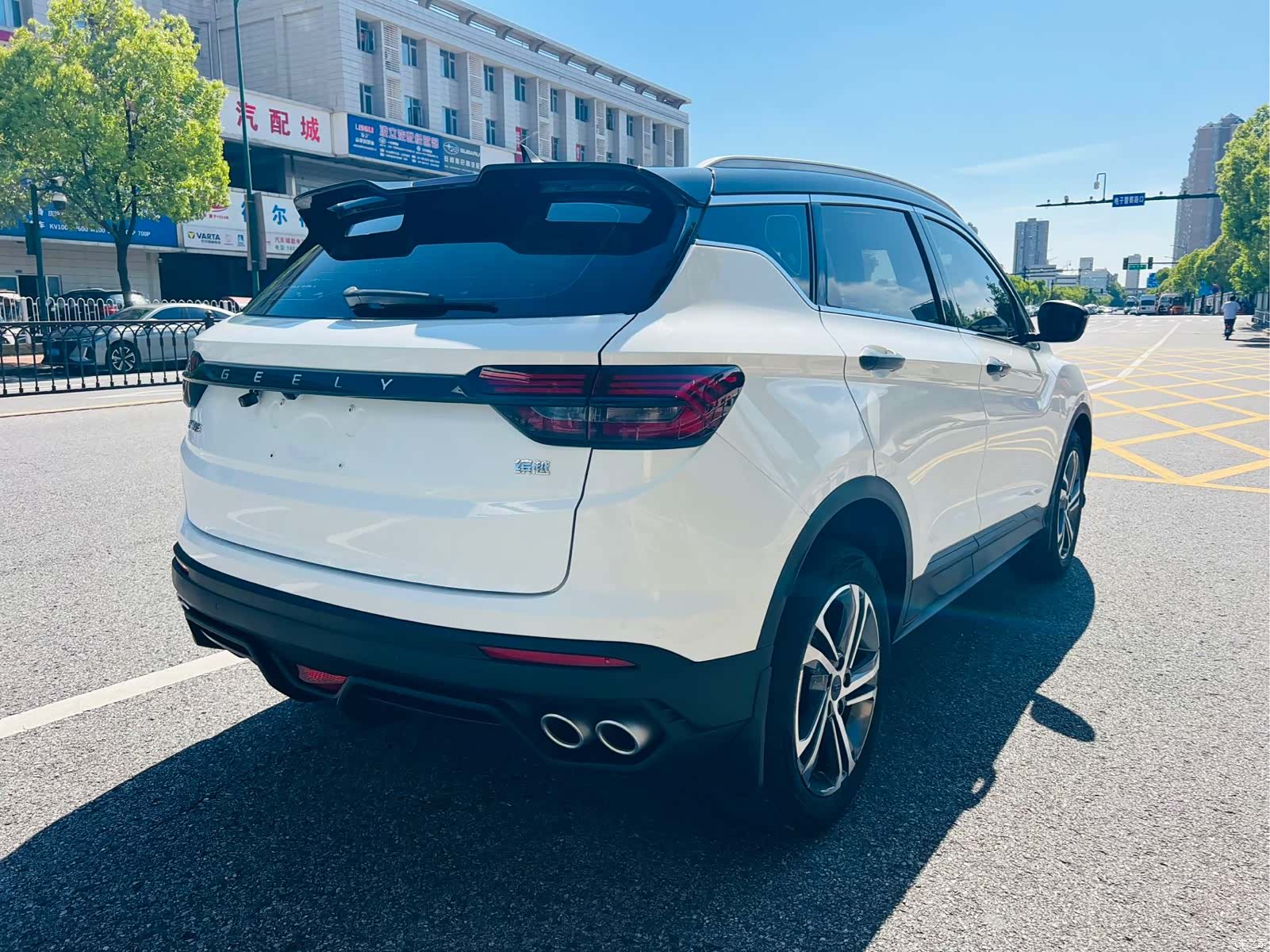 Geely Coolray, 2022 11