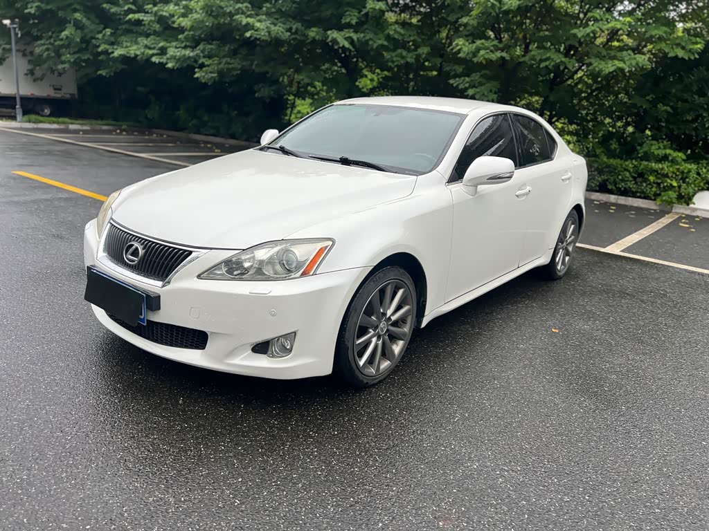 Lexus IS