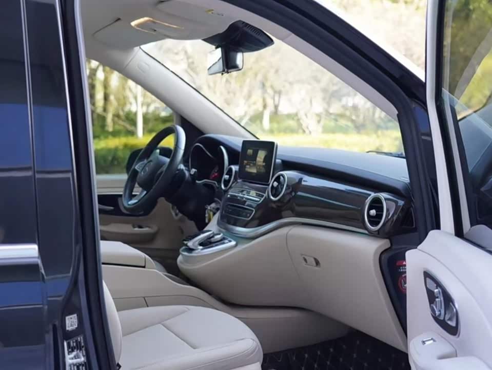 Mercedes-Benz V-class