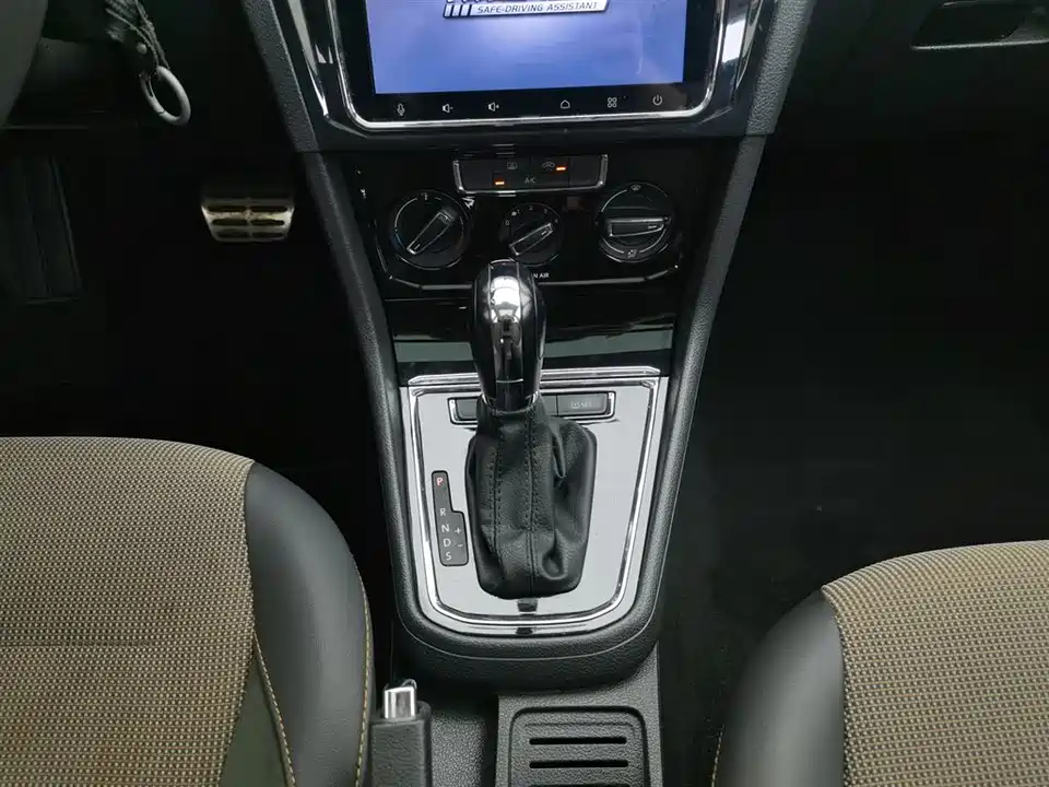 Volkswagen C-TREK Wei Collar
