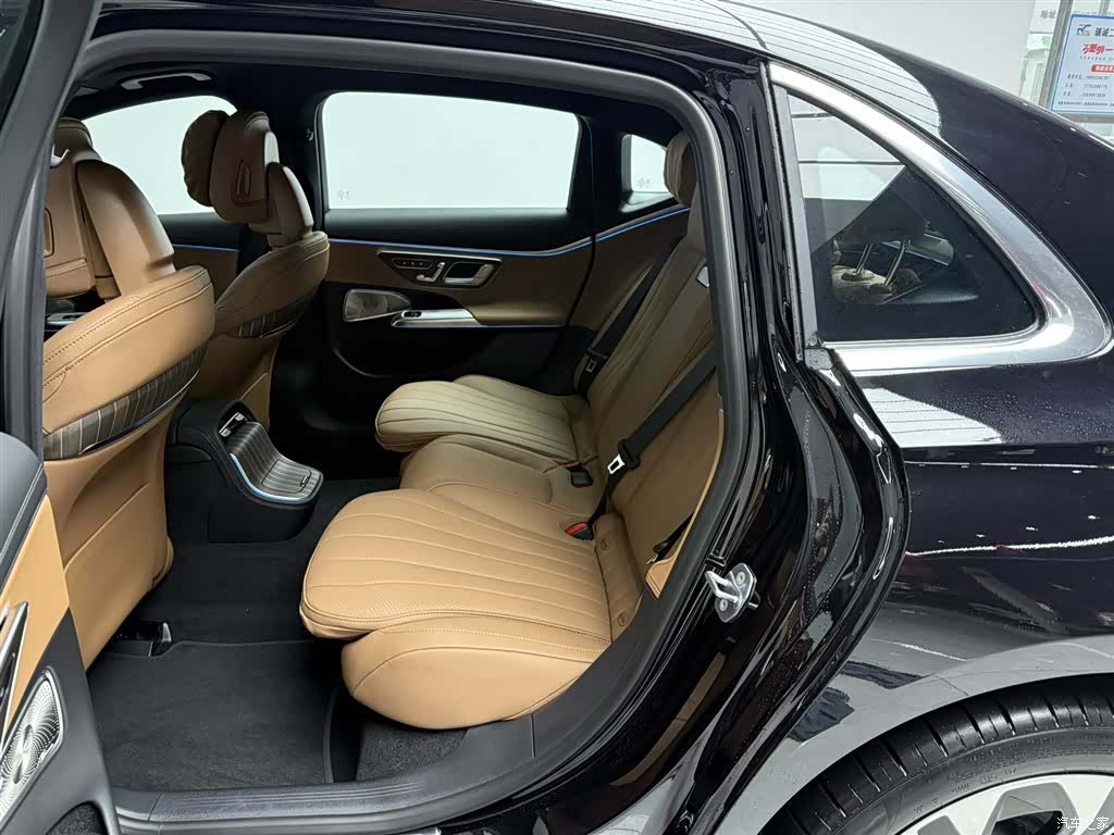 Mercedes-Benz E-Class, 2026 12