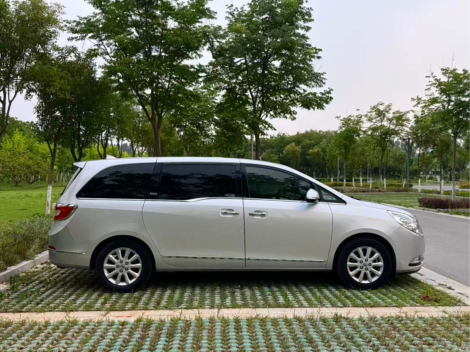 Buick GL8, 2012 2