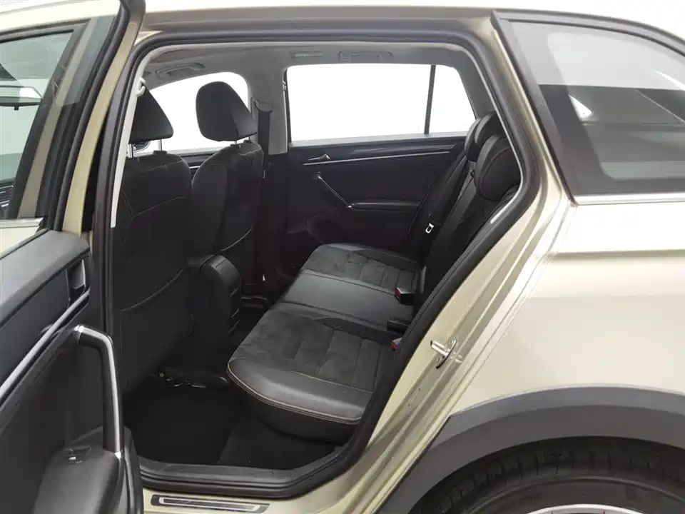 Volkswagen C-TREK Wei Collar