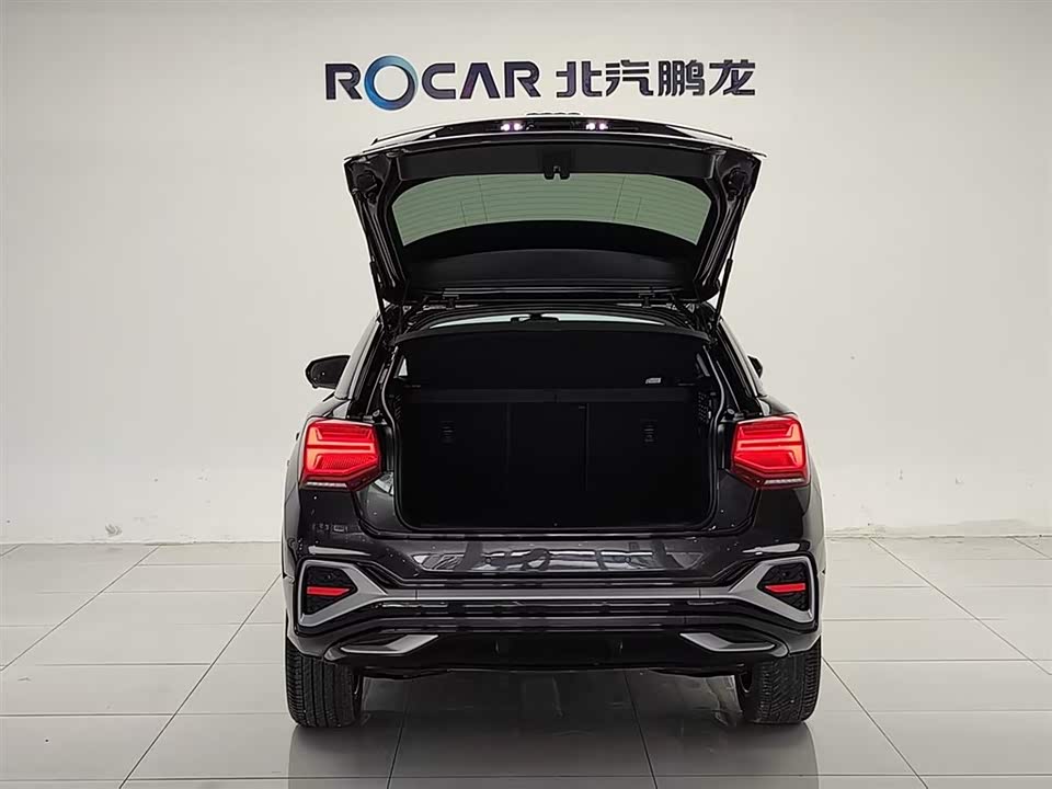 Audi Q2L