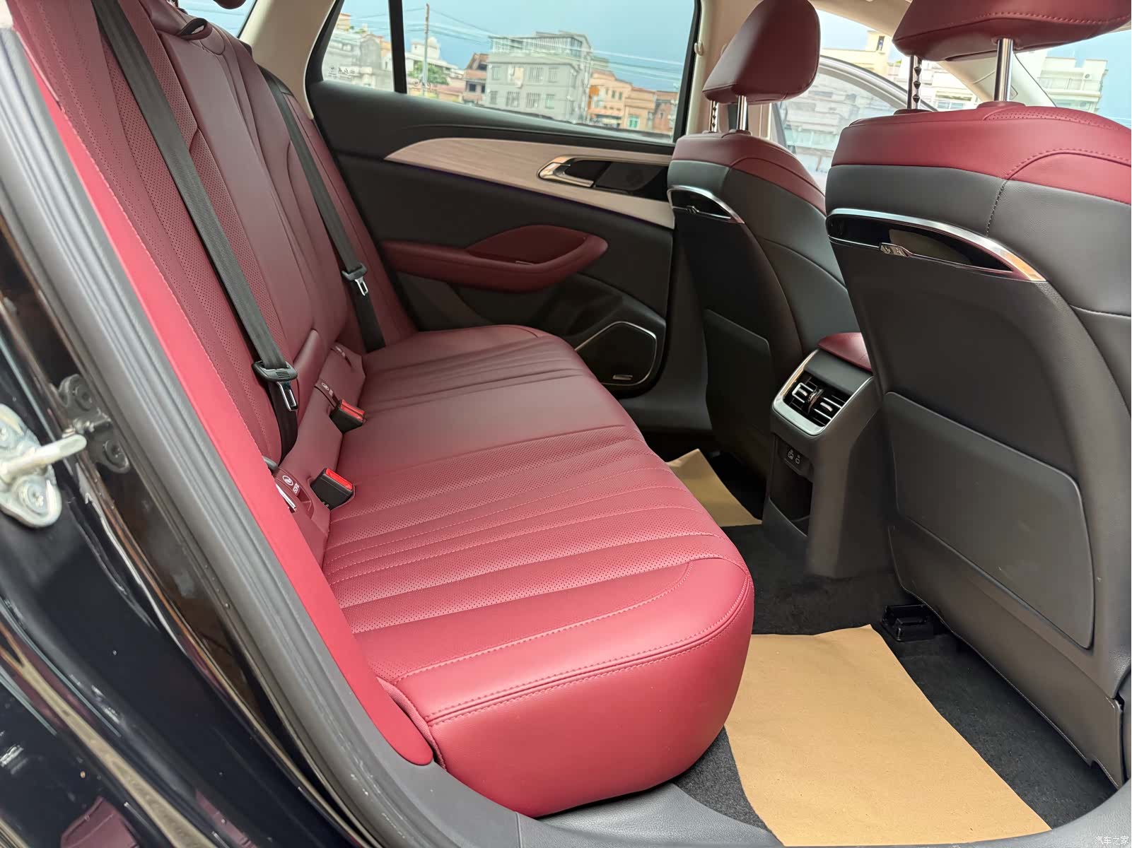 Hongqi H5, 2024 14