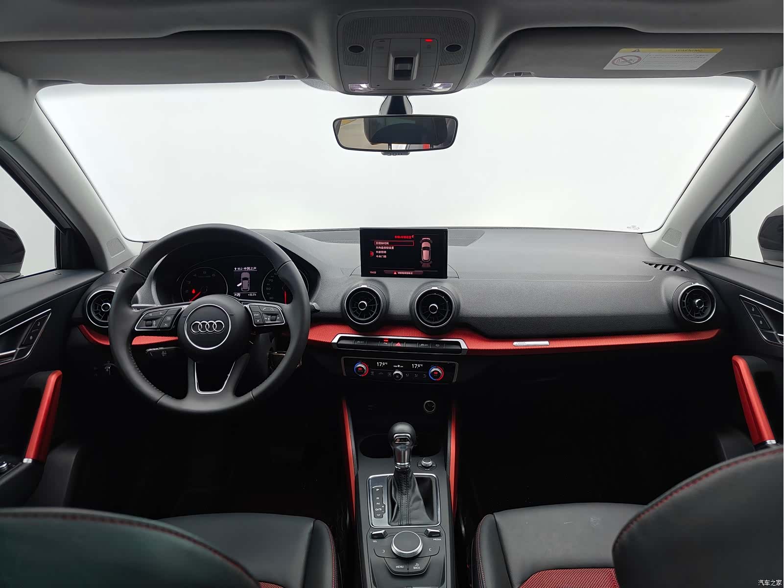 Audi Q2L, 2019 18