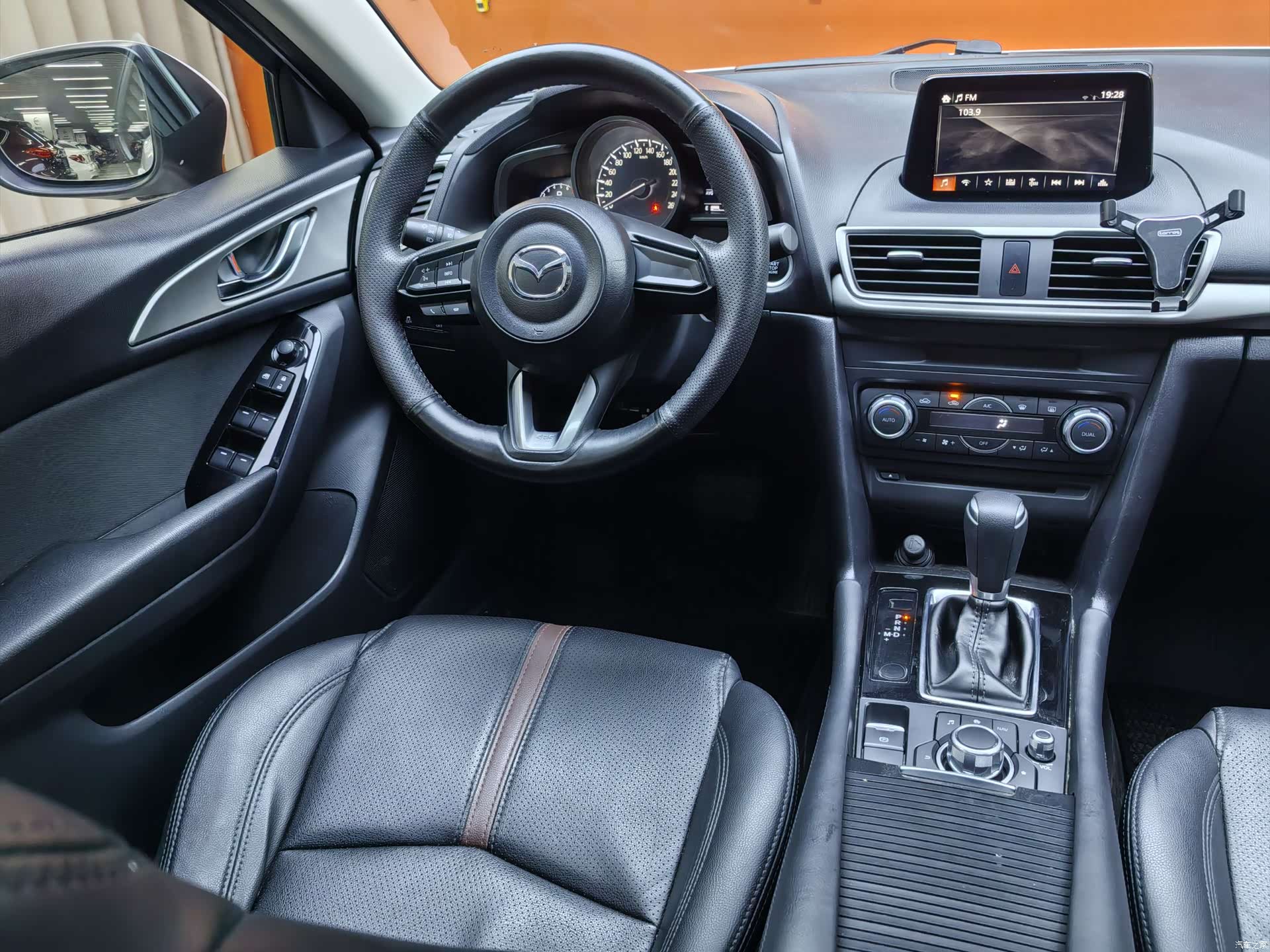 Mazda Mazda3, 2018 22