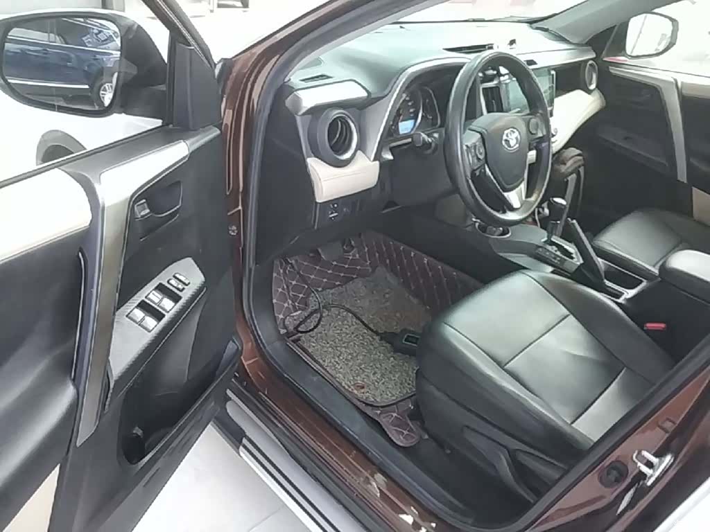 Toyota RAV4, 2015 16