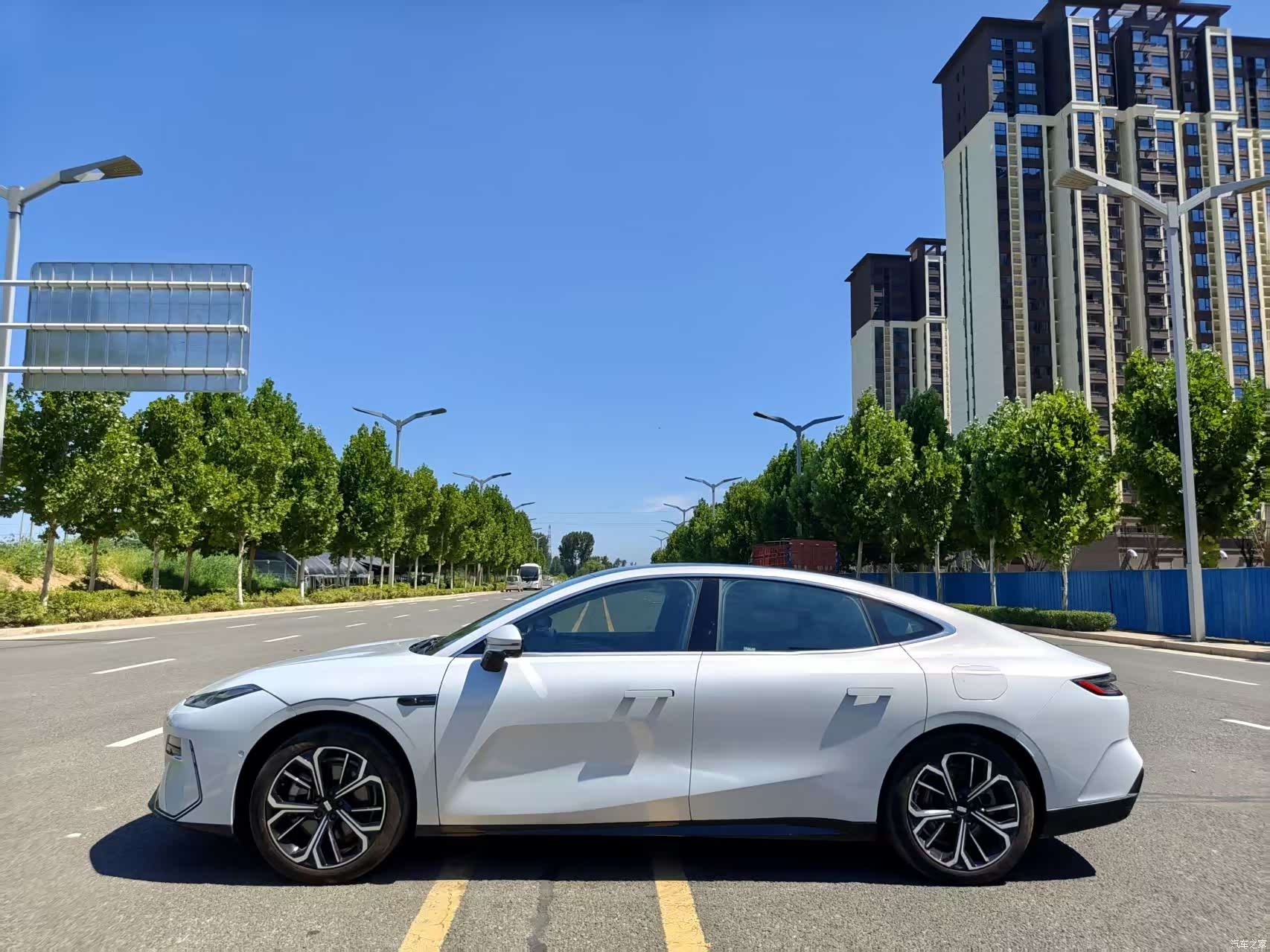 Geely E8, 2026 7