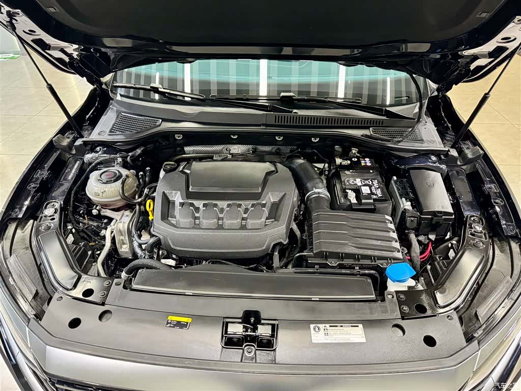 Volkswagen Passat, 2025 11