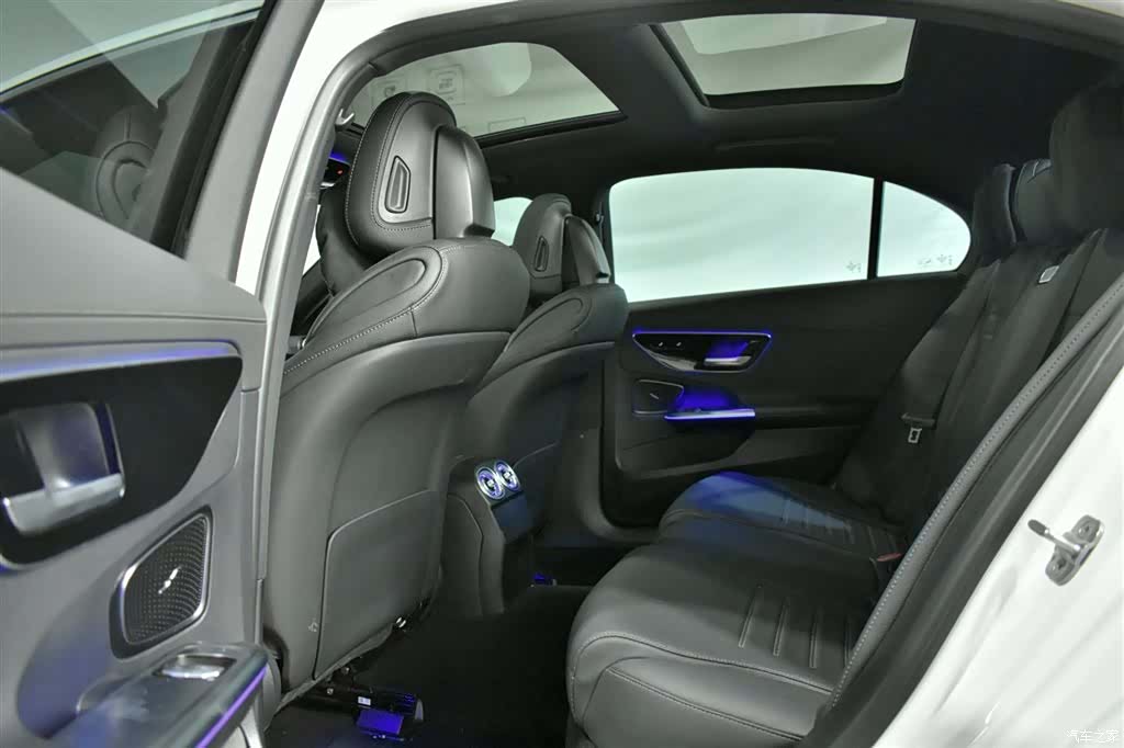 Mercedes-Benz C-Class, 2024 10