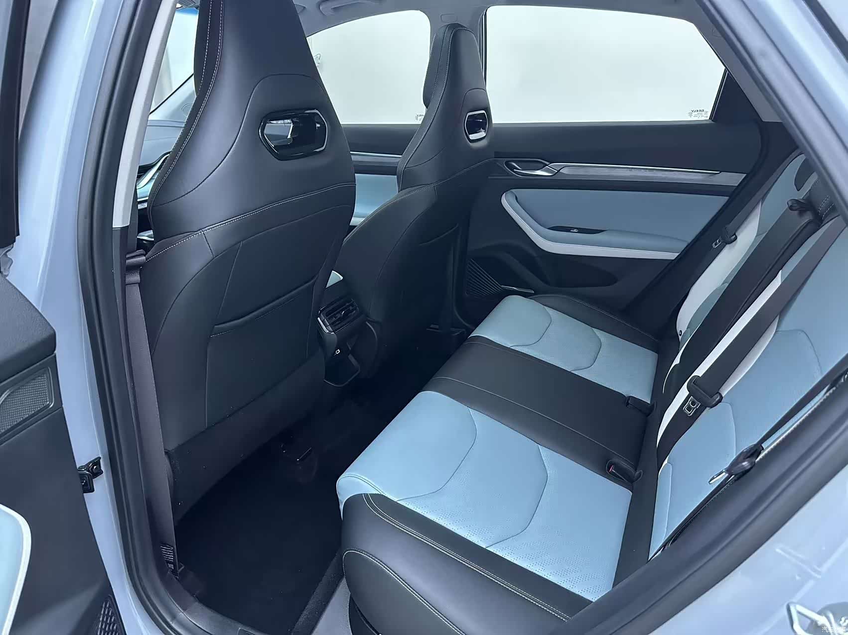 Geely Emgrand, 2022 8
