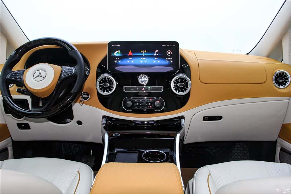 Mercedes-Benz 7, 2024 13