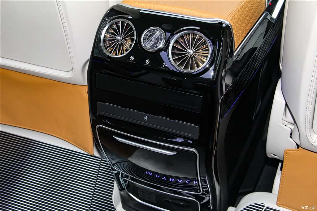Mercedes-Benz 7, 2024 32