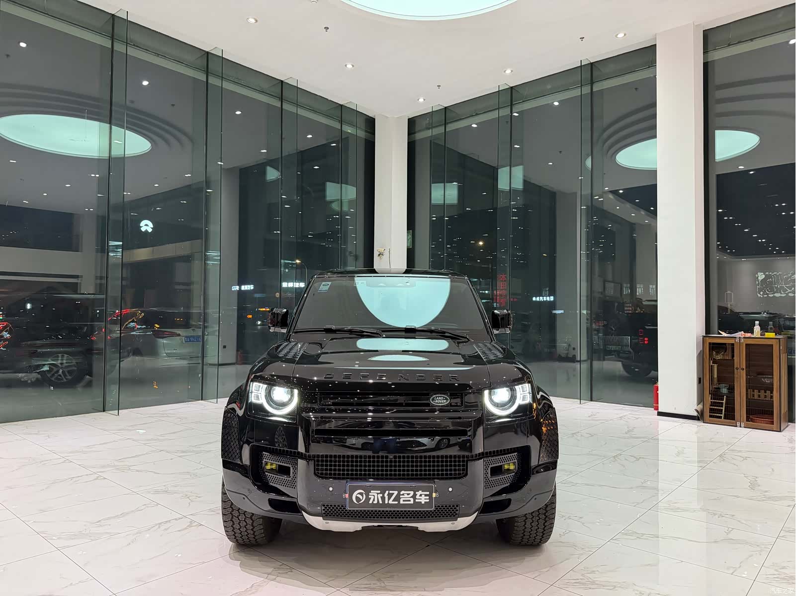Land Rover Defender, 2023 1