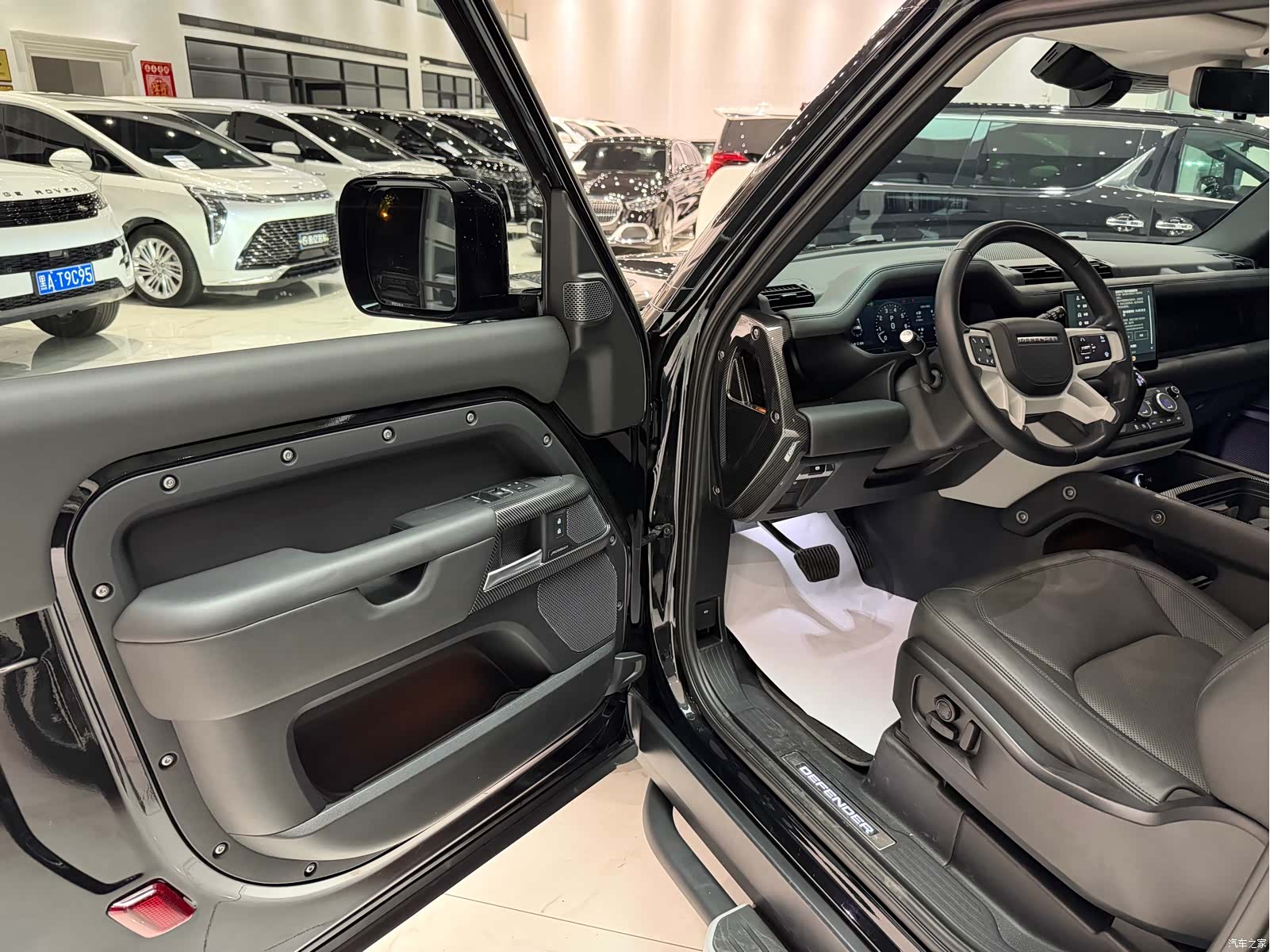 Land Rover Defender, 2023 6