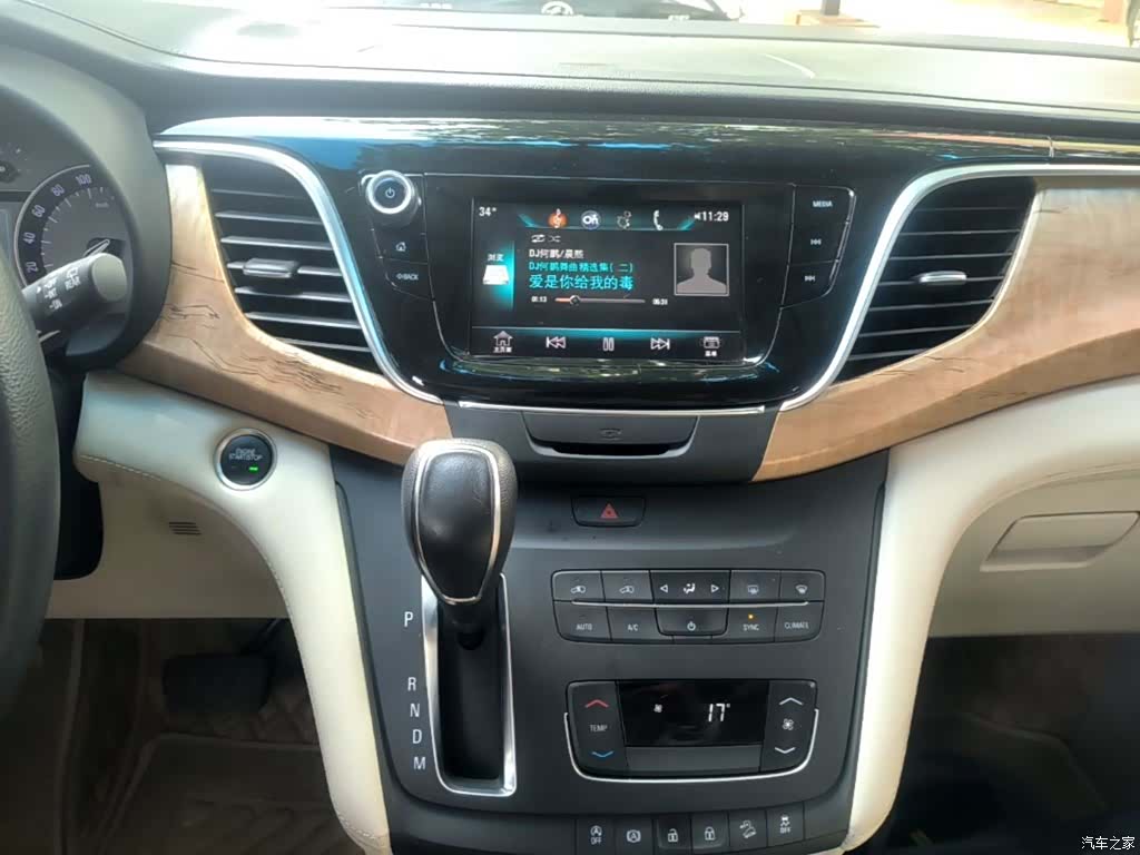 Buick GL8, 2017 13