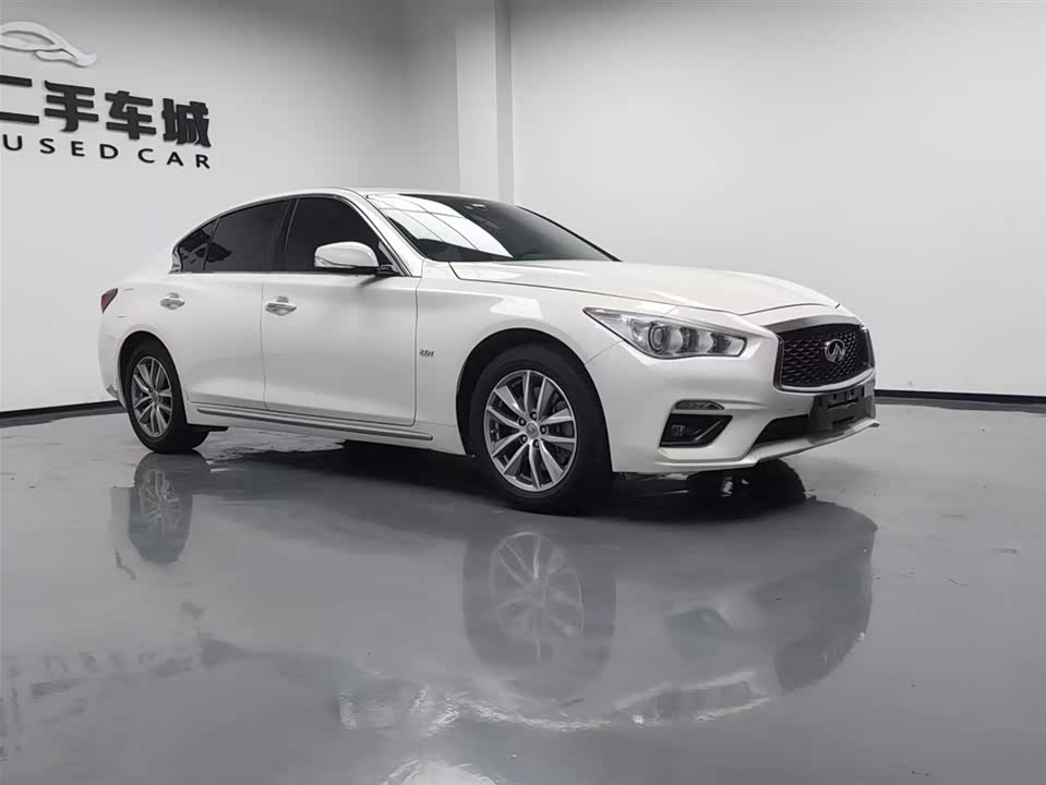Infiniti Q50L