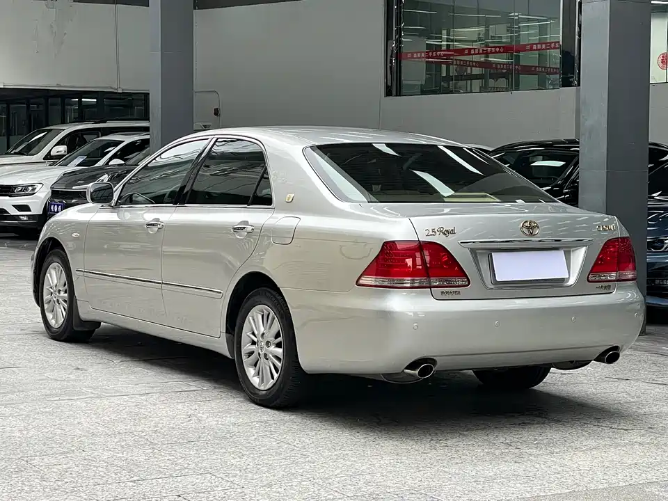 Toyota crown