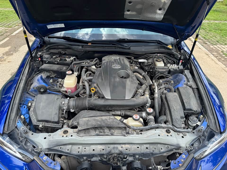 Lexus IS
