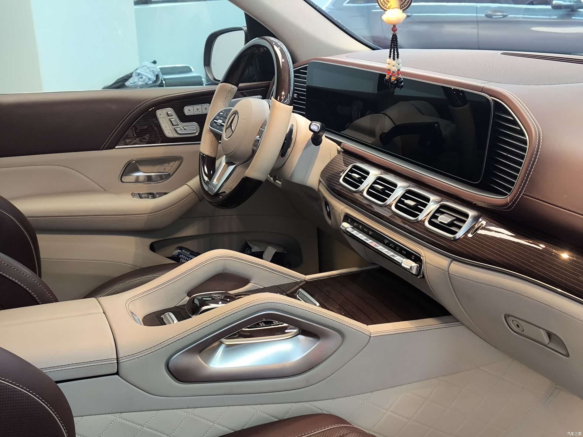 Maybach GLS, 2022 16
