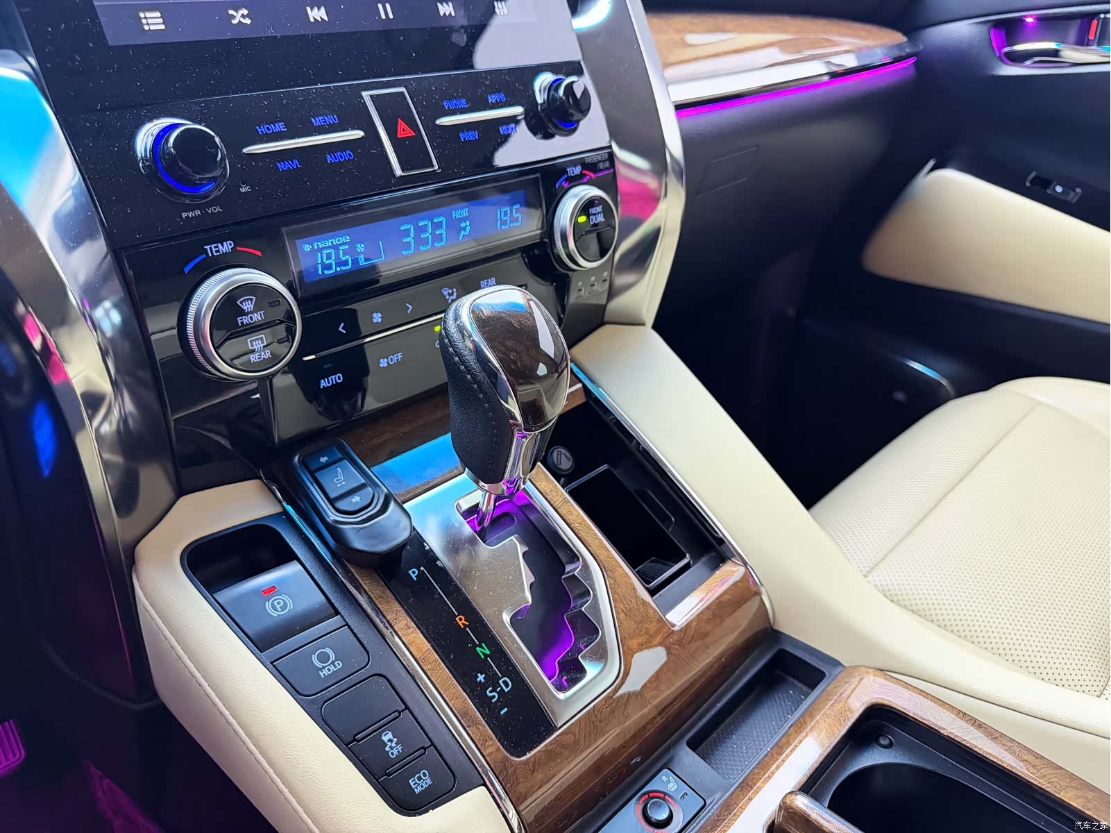 Toyota Alphard, 2016 11