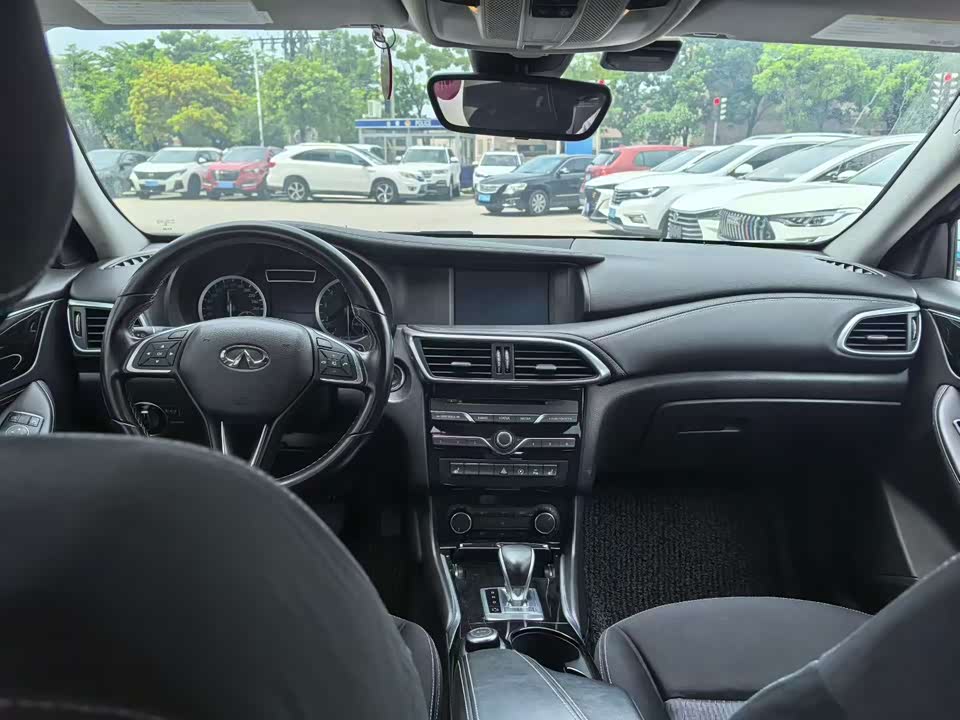 Infiniti QX30