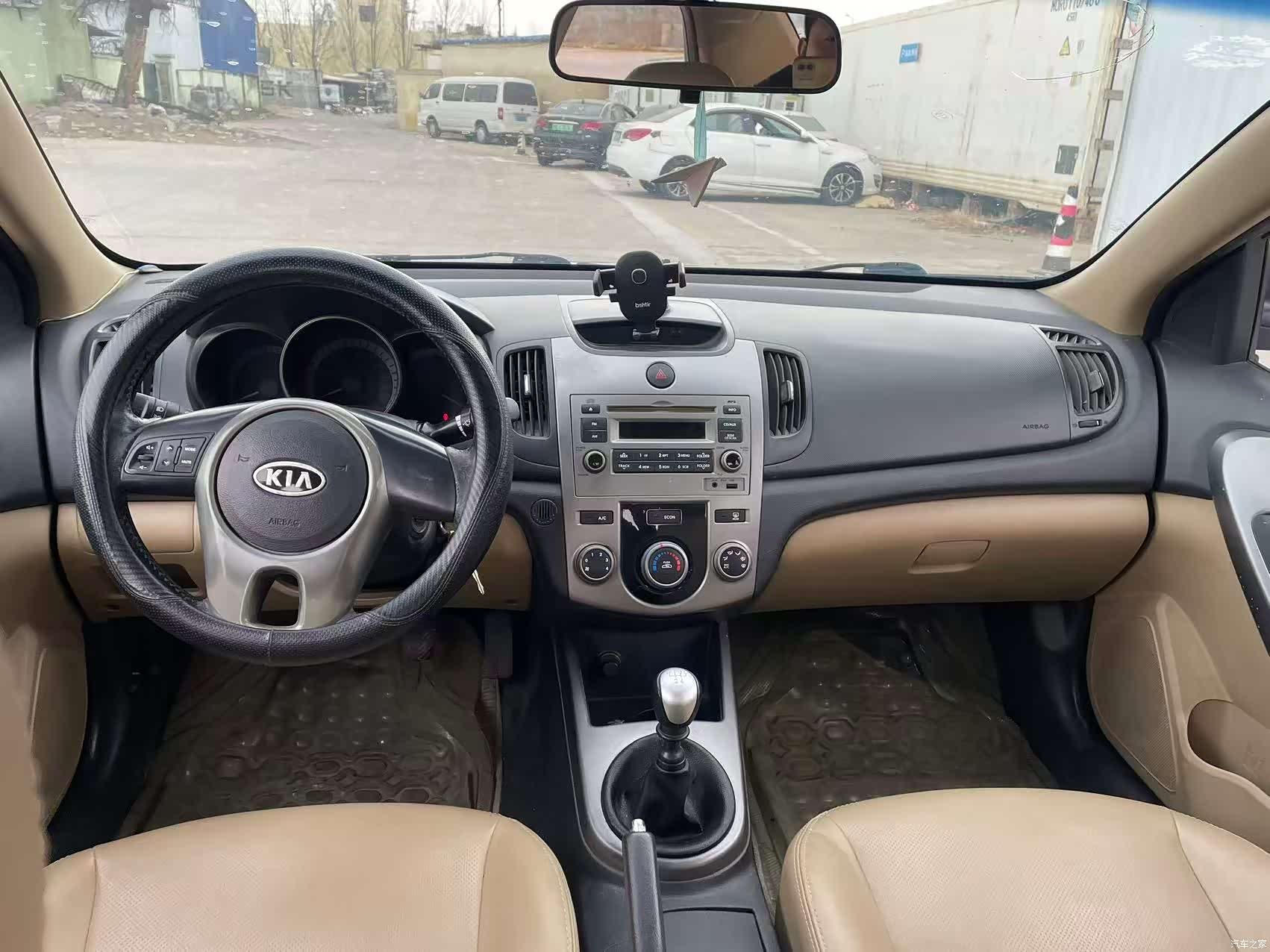 Kia GLS, 2011 7