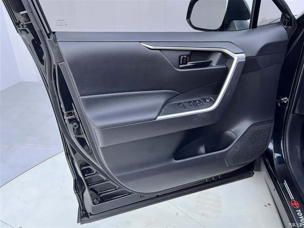 Toyota Wildlander, 2023 17