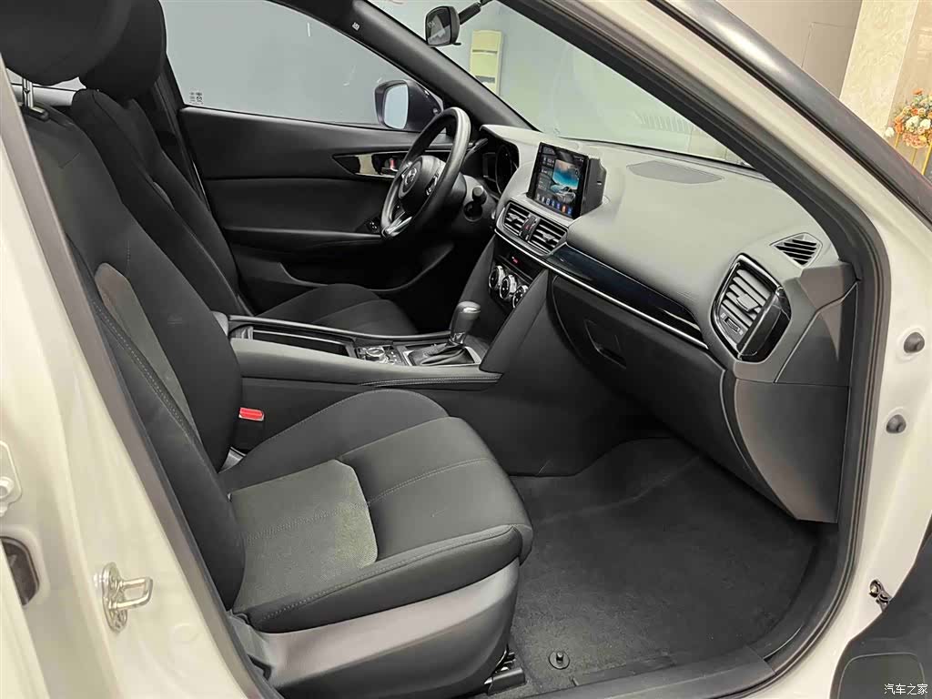 Mazda CX-4, 2023 13