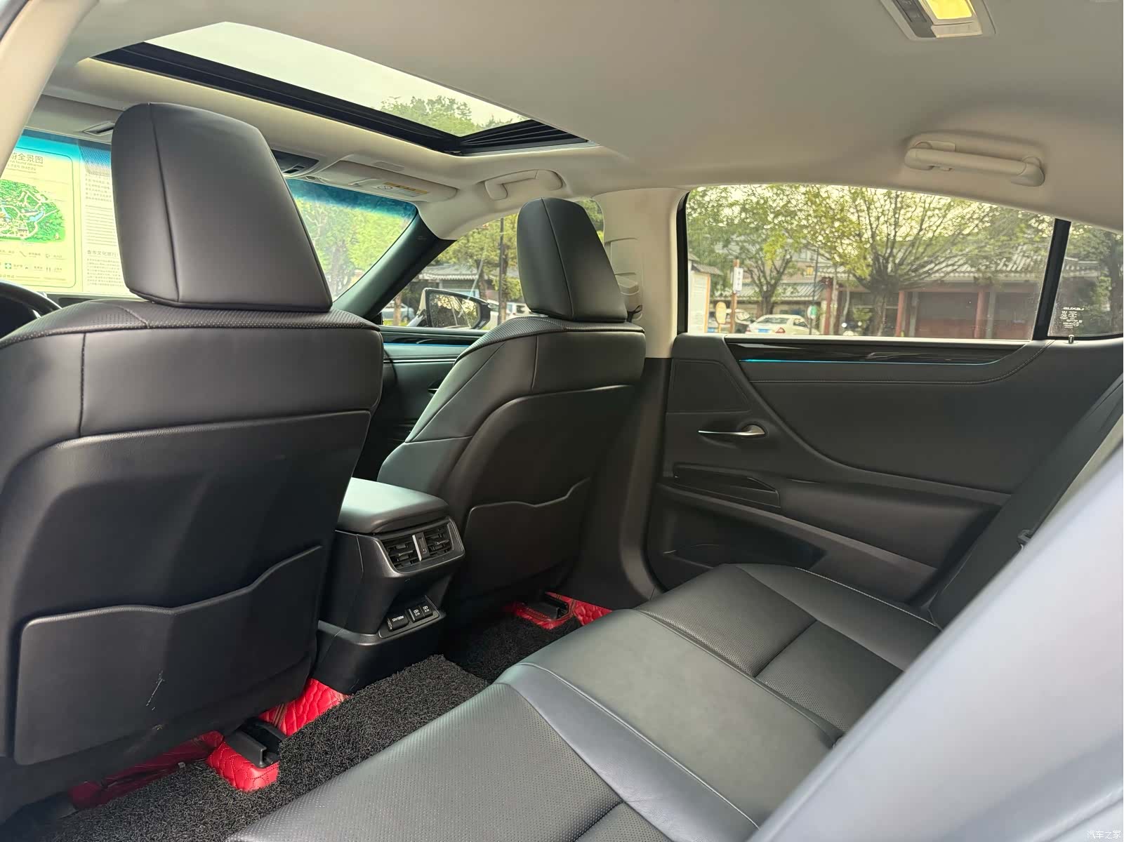 Lexus ES, 2019 13