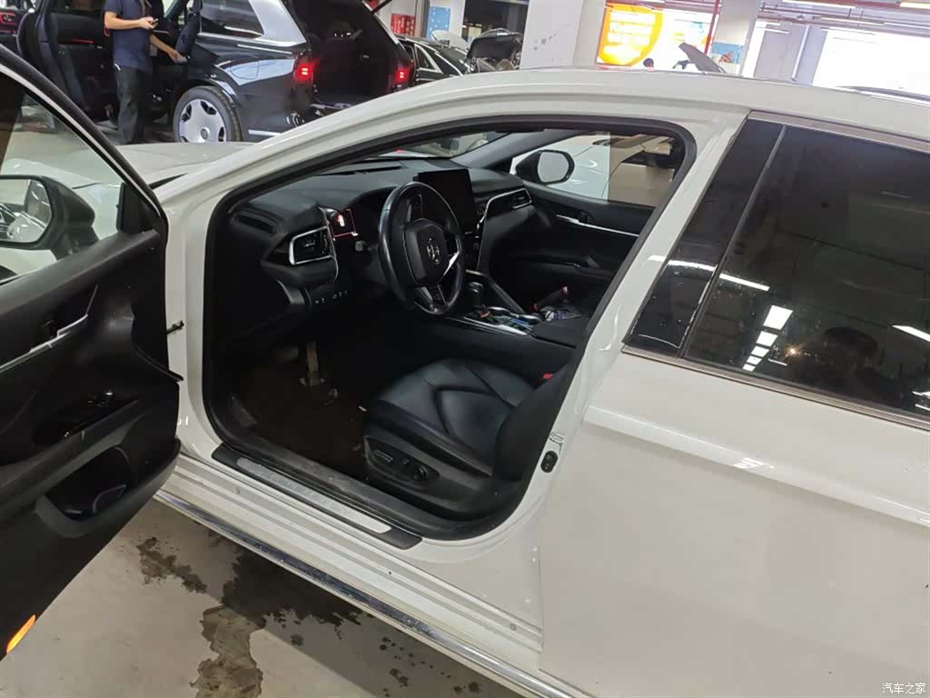 Toyota Camry, 2024 все фото
