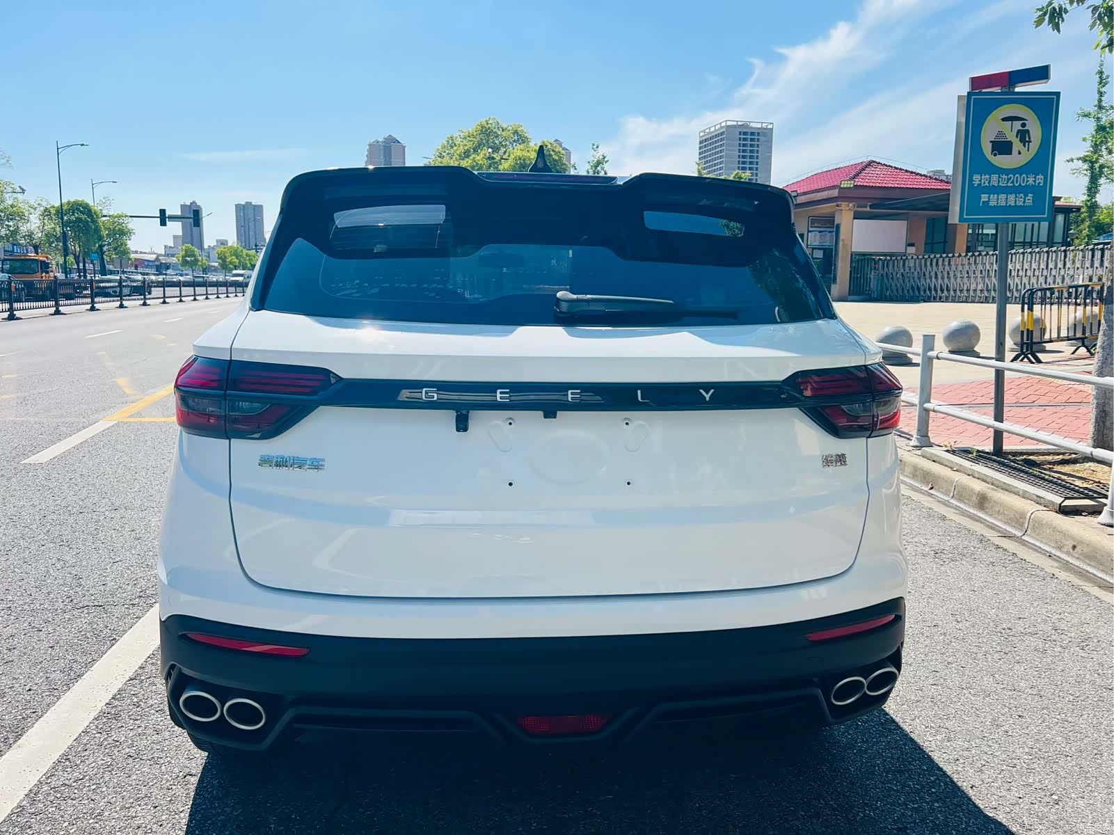 Geely Coolray, 2022 10