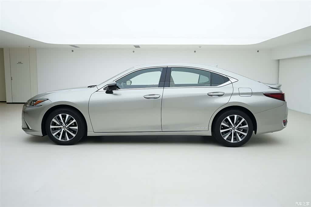 Lexus ES, 2021 3
