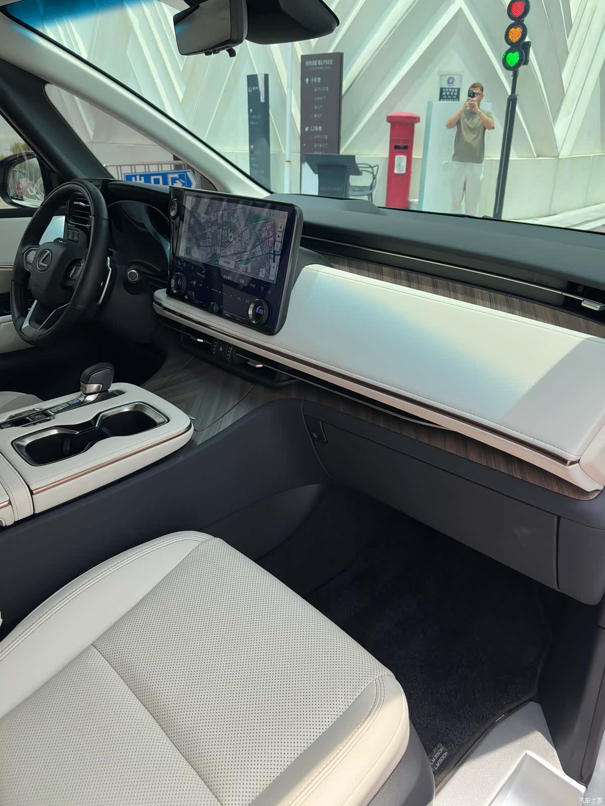 Lexus LM, 2024 12