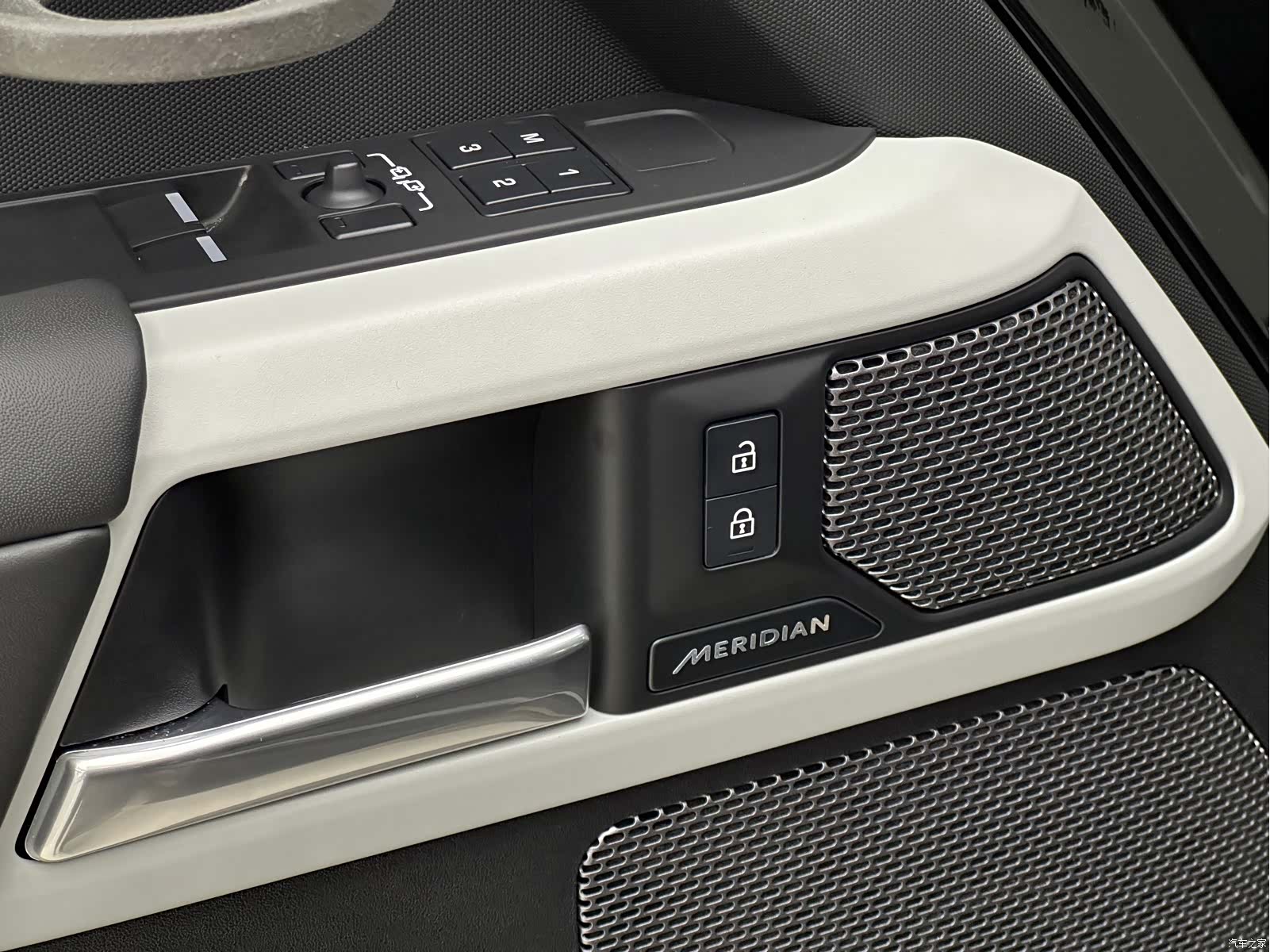 Land Rover Defender, 2023 21