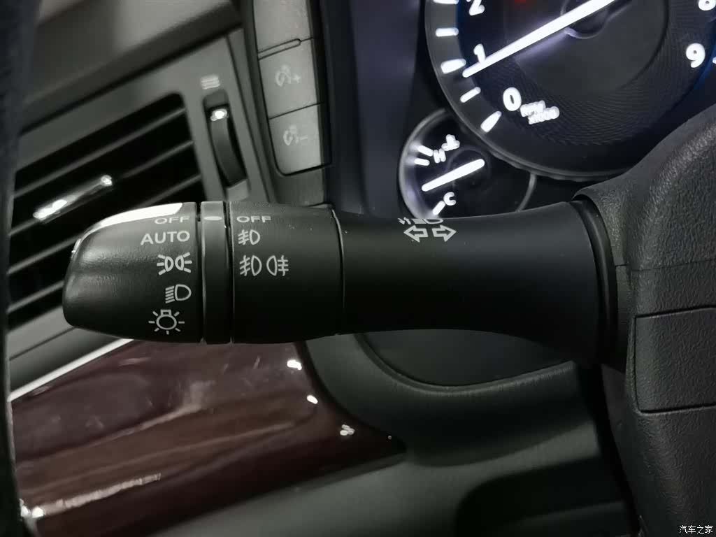 Infiniti Q70, 2019 21