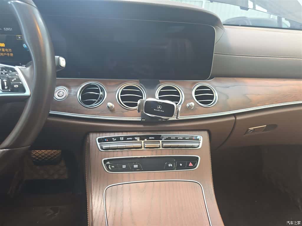 Mercedes-Benz E-Class, 2023 13