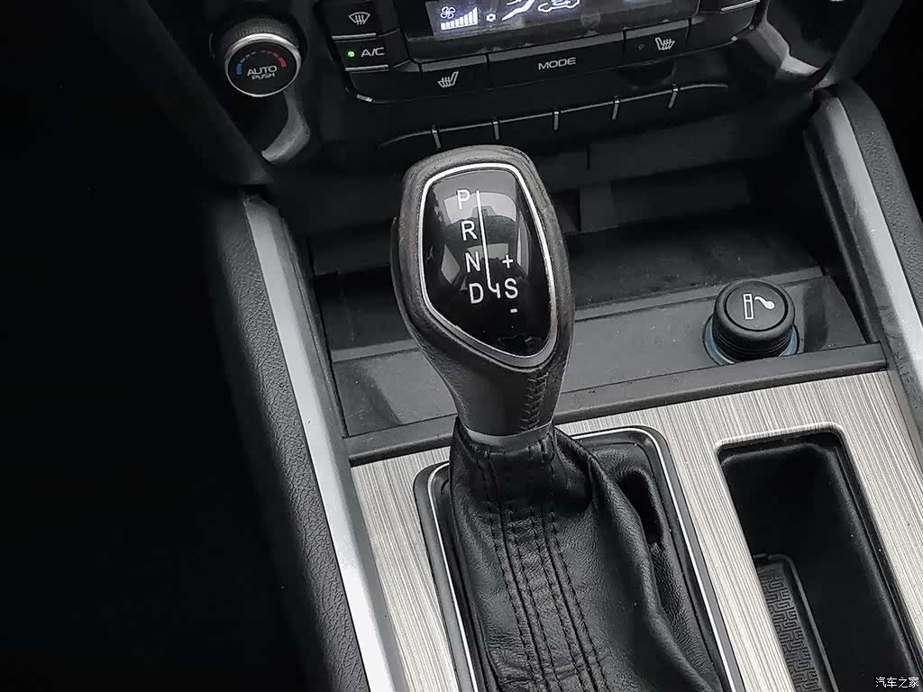 Geely X6, 2017 13
