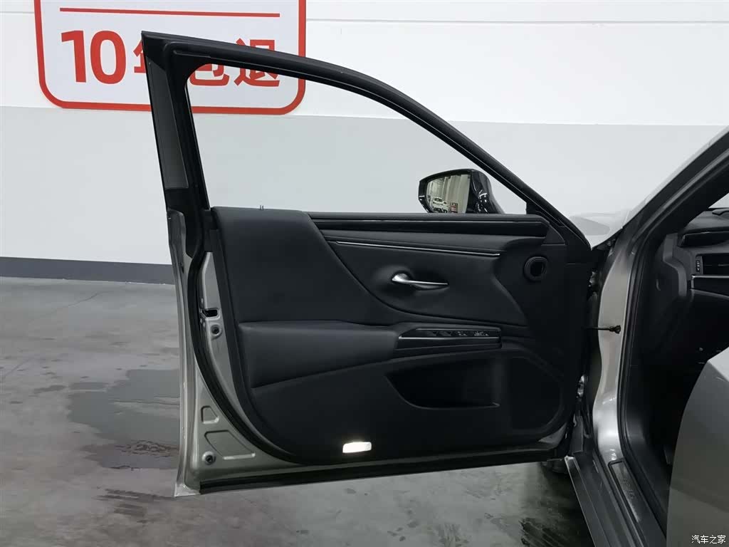 Lexus ES, 2019 8