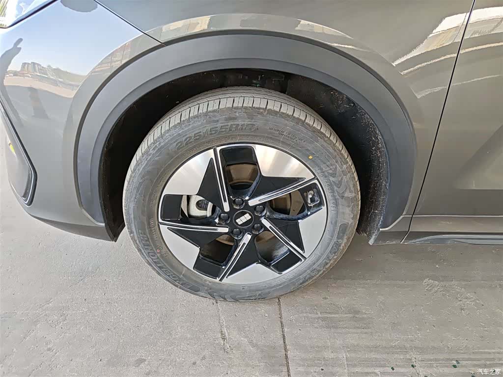 Geely Galaxy E5, 2025 23