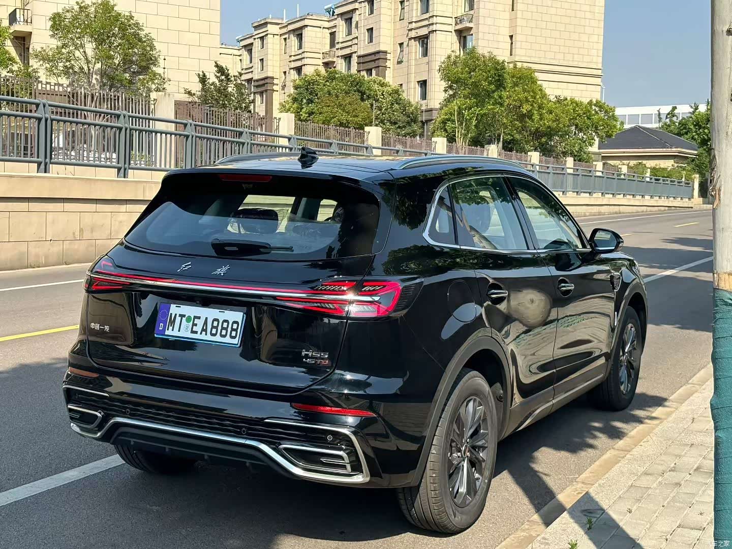 Hongqi HS5, 2026 9